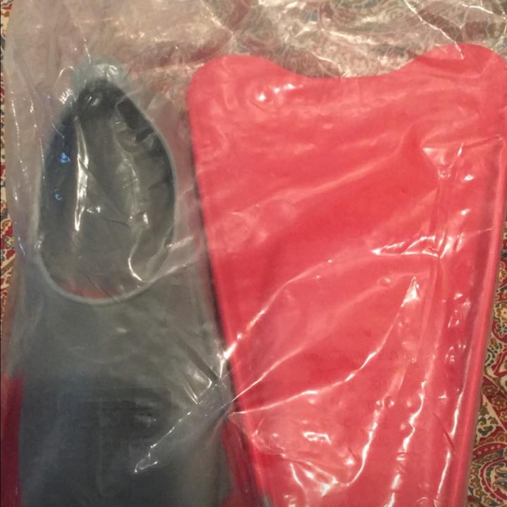 Short find; brand new unused; swimming fins$12